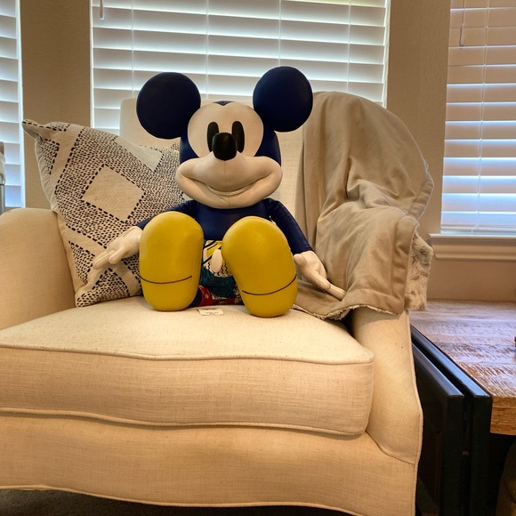 Limited Edition Coach Mickey Mouse stuffed animal. 18” bum to ears. NWT!! - Picture 3 of 10